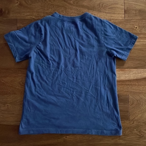 Youth Large Nike Tee: Classic Blue with Iconic Swoosh Logo - Picture 3 of 3